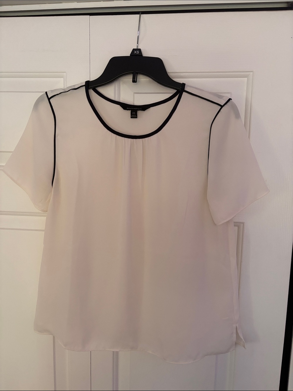 Banana Republic Cream Short Sleeve Blouse with Black Trim
